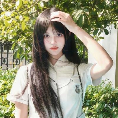 追梦的黎族女娃娃